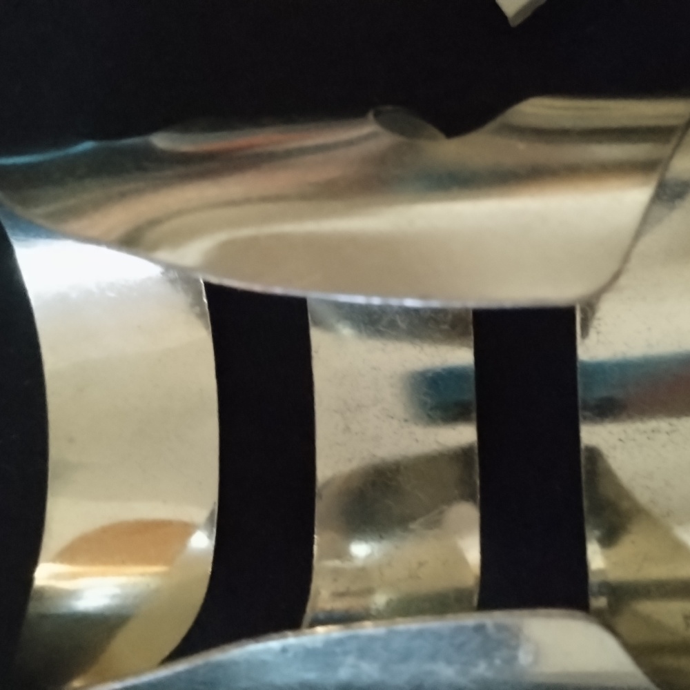 Womens cuff - Picture 2 of 4
